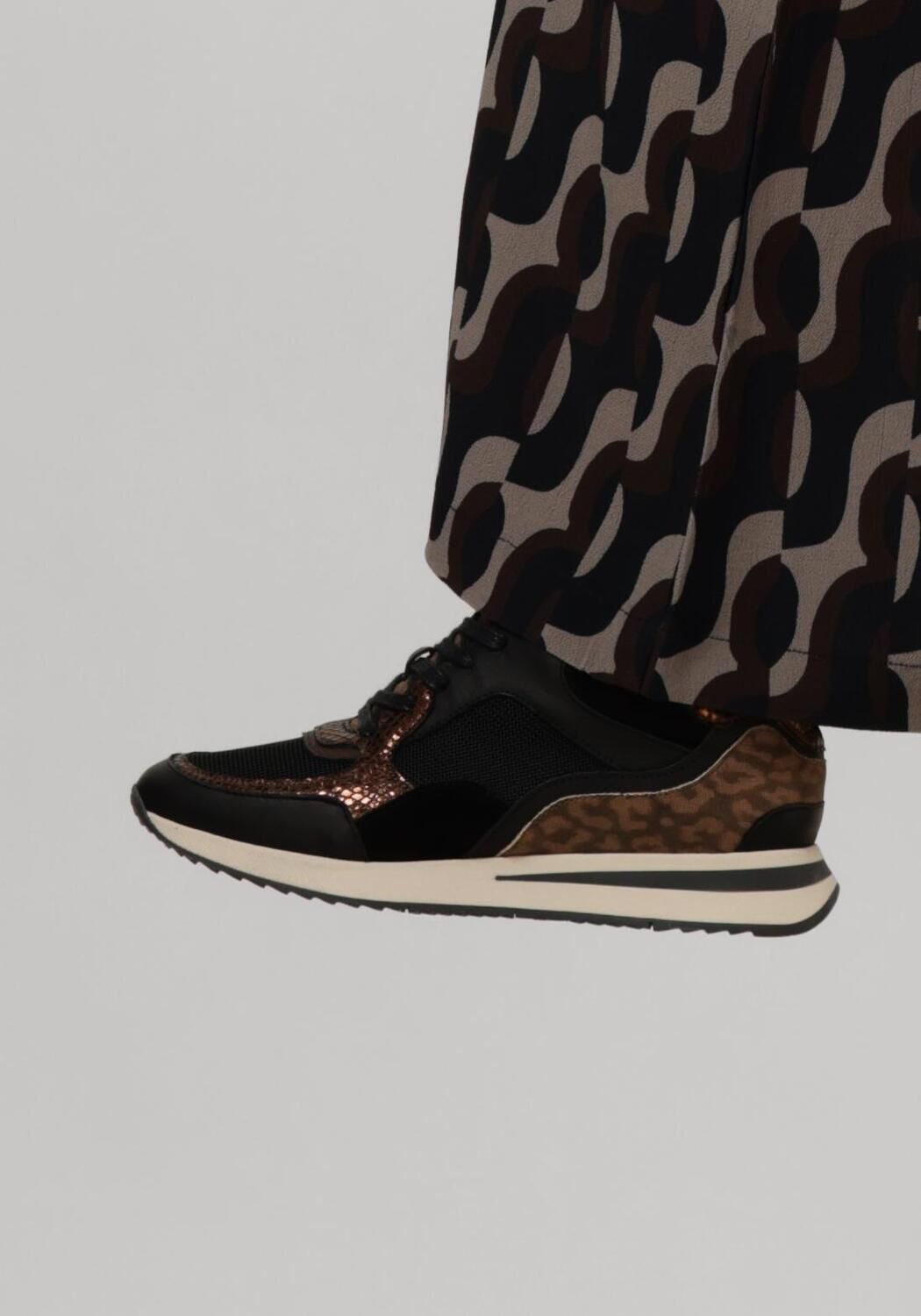 Schwarze VIA VAI Sneaker Low NORA SOOTH - large