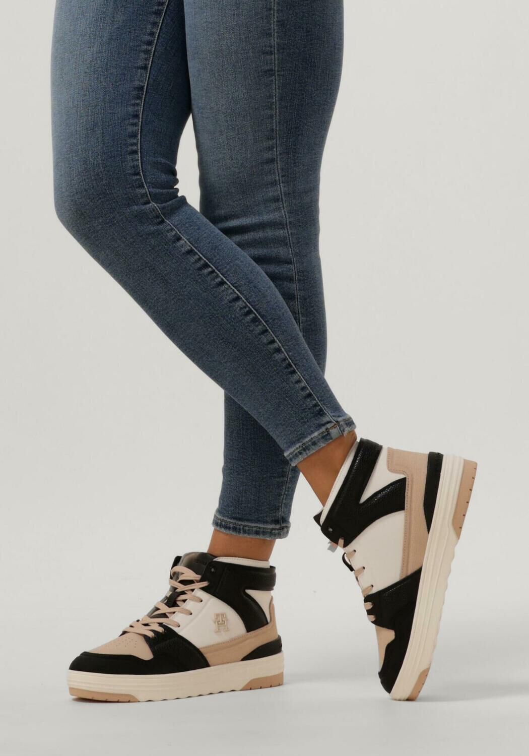 Beige TOMMY HILFIGER Sneaker High TH PREMIUM HI BASKET SNEAKER - large