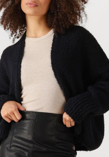 Schwarze KNIT-TED Strickjacke BECKY - large