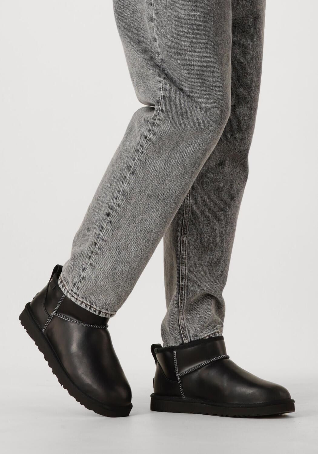 Schwarze UGG Winterstiefel M CLASSIC ULTRA MINI - large