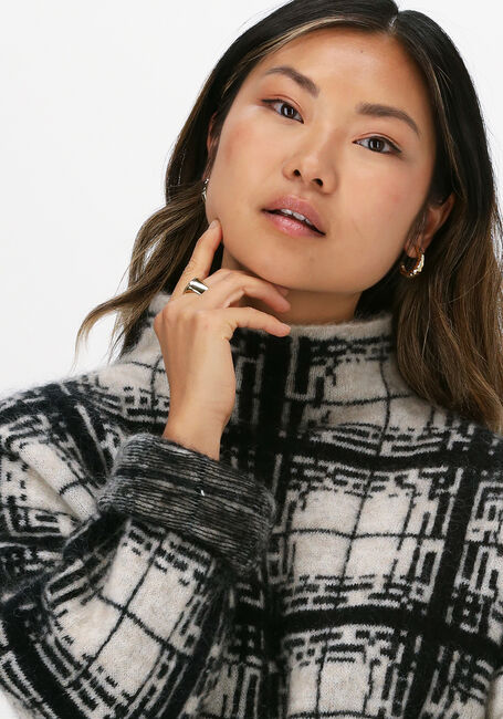 Schwarze SECOND FEMALE Pullover LOUISA KNIT T-NECK - large