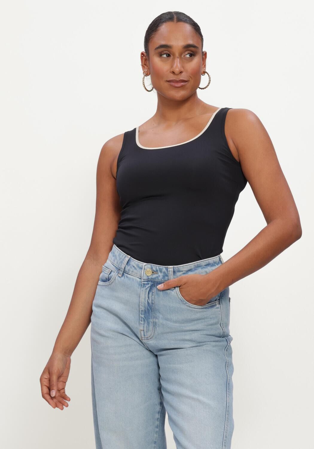 Schwarze NUKUS Tops & T-shirts JUBA SINGLET - large