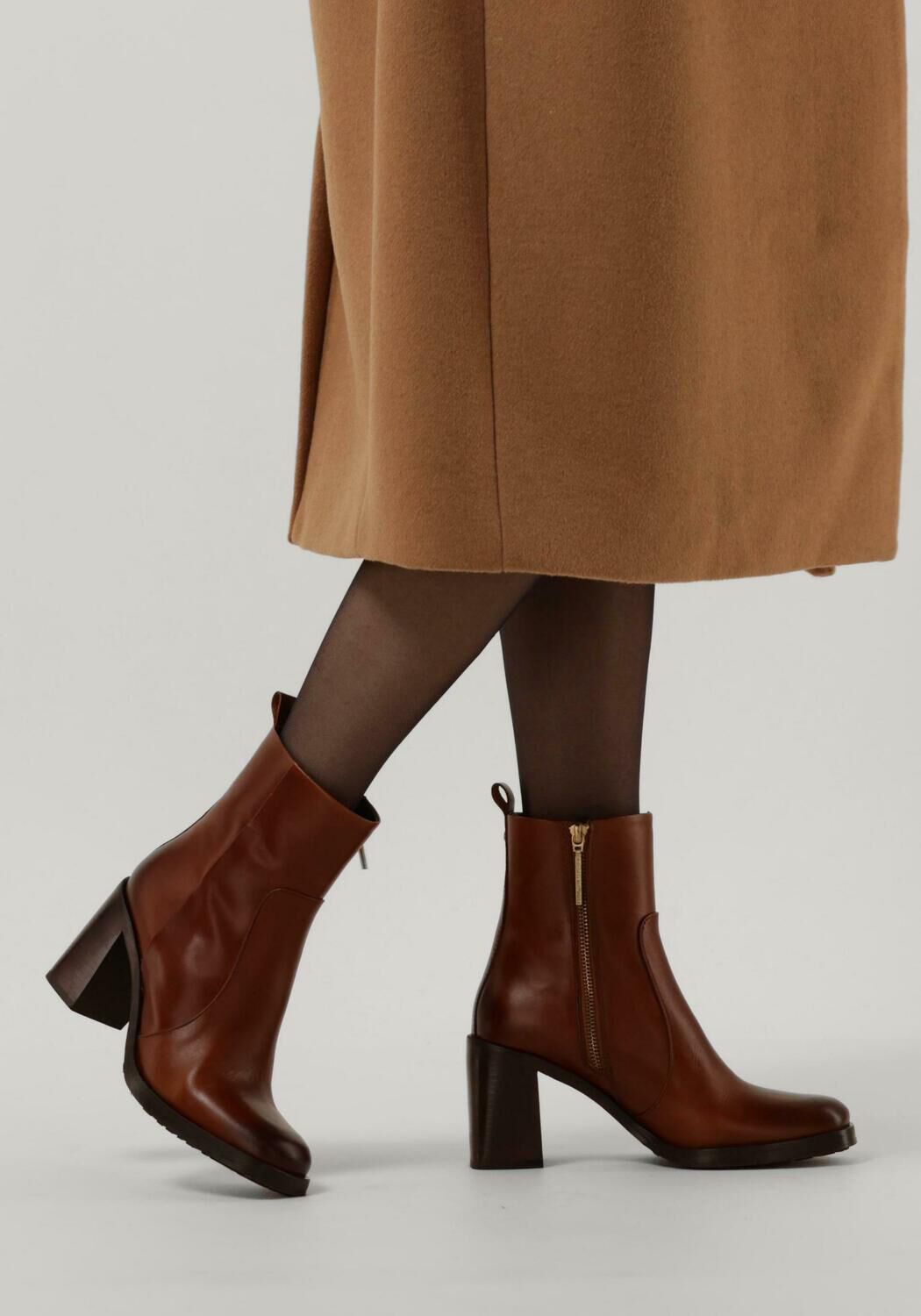 Cognacfarbene FRED DE LA BRETONIERE Stiefeletten 183010259 - large