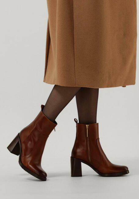 Cognacfarbene FRED DE LA BRETONIERE Stiefeletten 183010259 - large