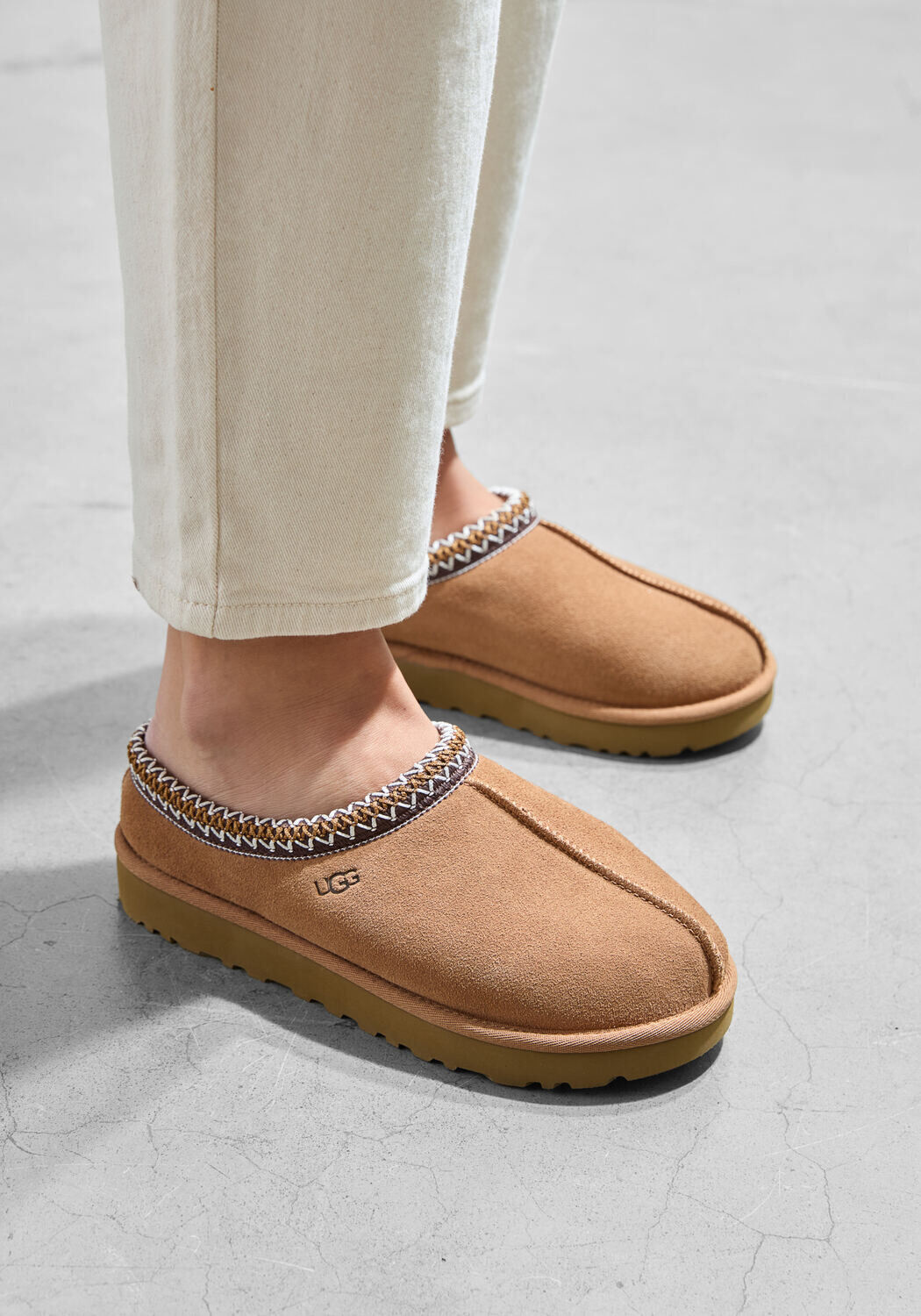 Cognacfarbene UGG Slipper M TASMAN - medium