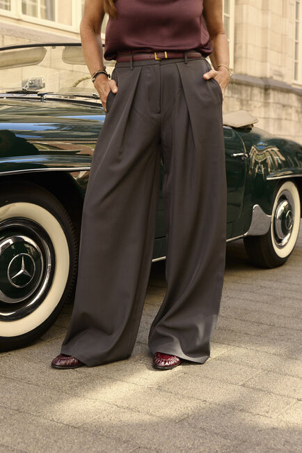 Schwarze OMODA ATELIER Weite Hose OM-ROBIN X QUINTY - large