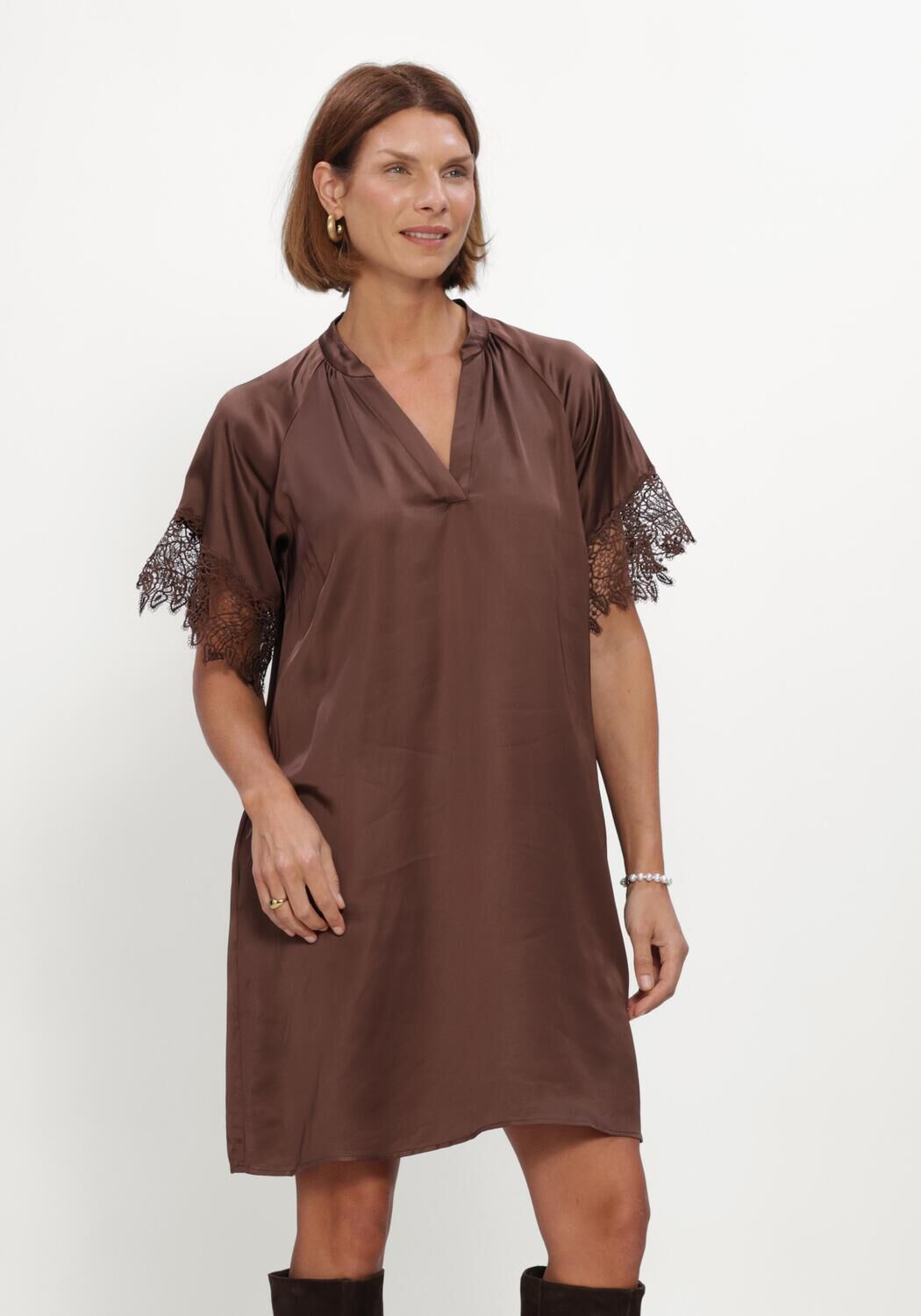 Braune BRUUNS BAZAAR Kleider KORTHALSIABBWENNY DRESS - large