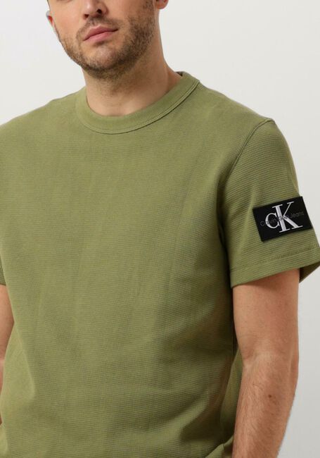 Grüne CALVIN KLEIN T-shirt BADGE WAFFLE TEE - large