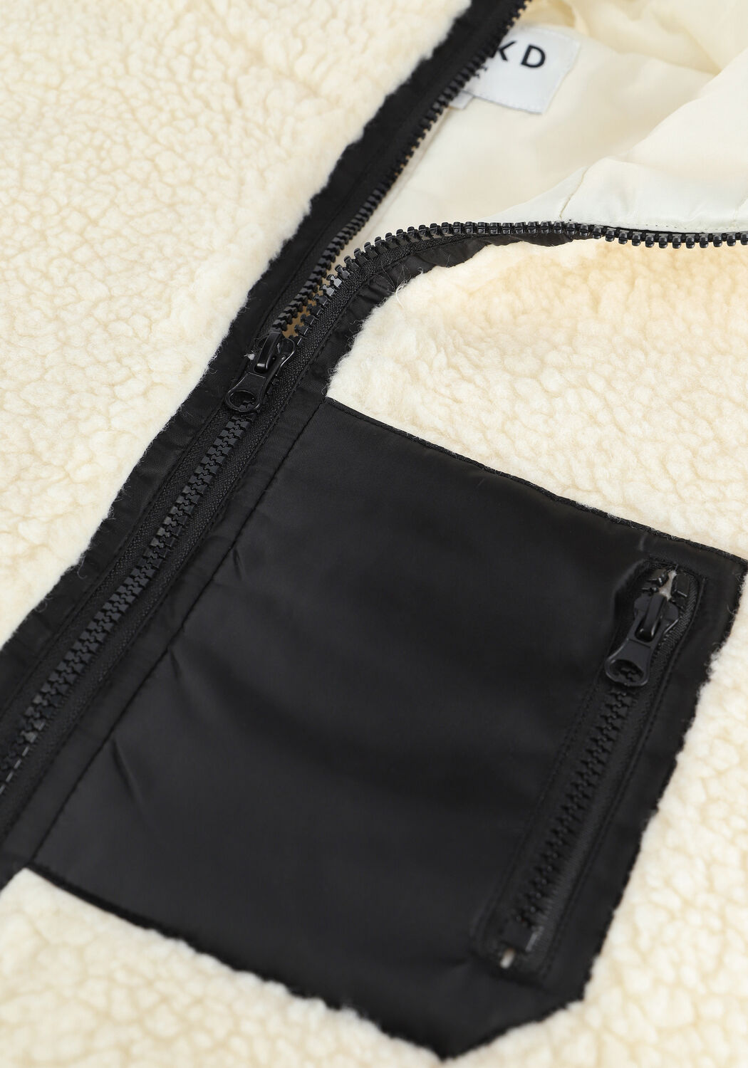 Wei&szlig;e NA-KD Teddy-Jacke PATCH POCKET TEDDY SHORT JACKE - large