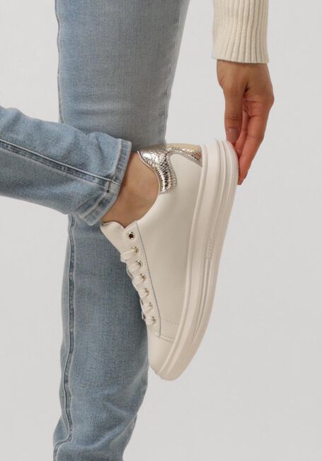 Weiße GUESS Sneaker Low VIBO - large