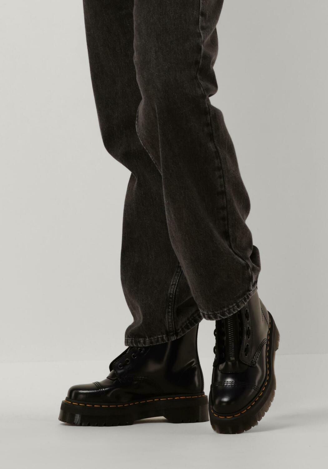 Schwarze DR MARTENS Schn&uuml;rboots SINCLAIR - large