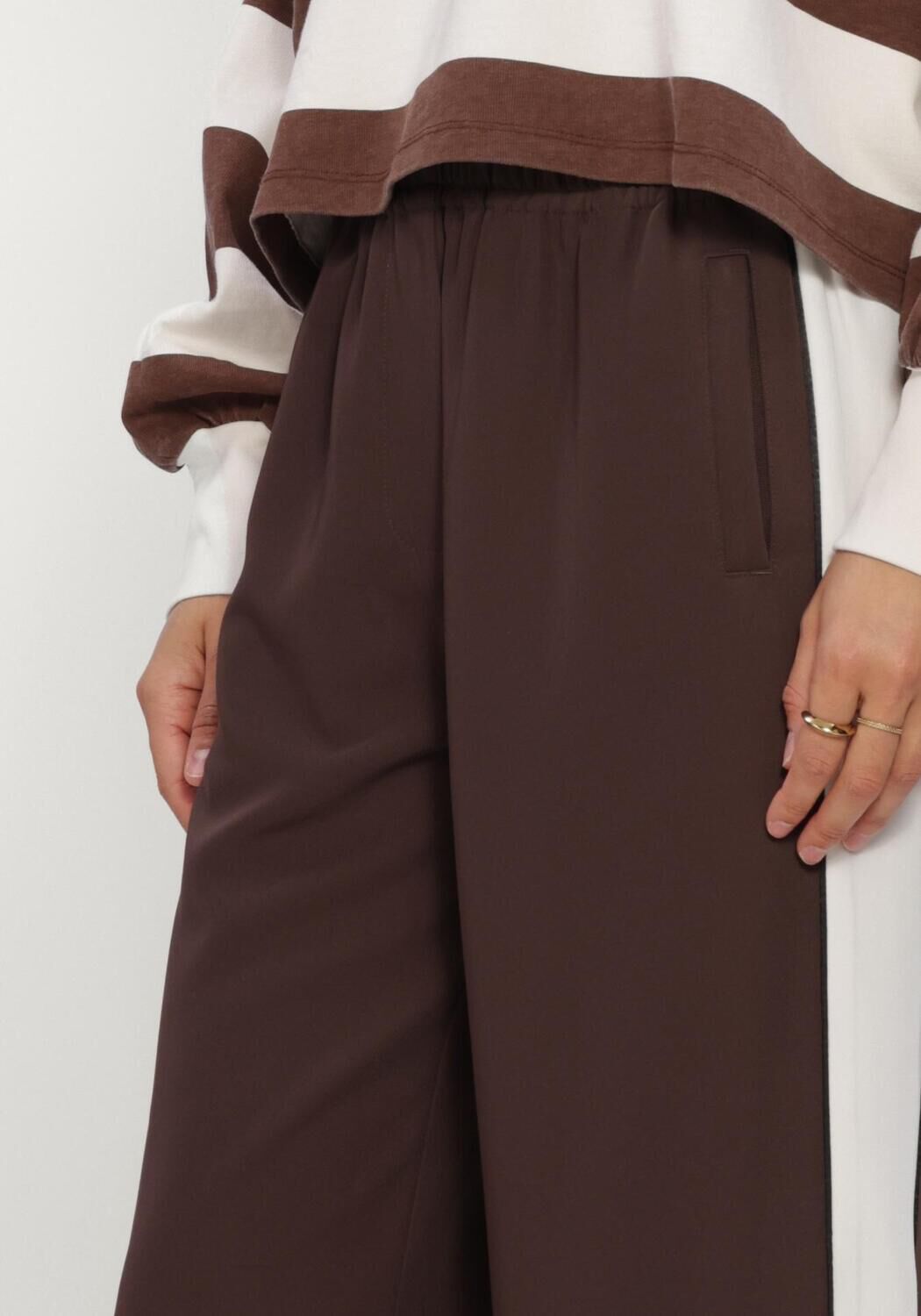 Braune CATWALK JUNKIE Weite Hose TRACKSUIT TROUSERS WITH PIPING - large