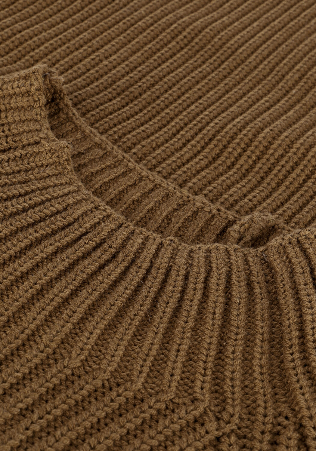 Goldfarbene CIRCLE OF TRUST Rollkragenpullover NILA KNIT - large