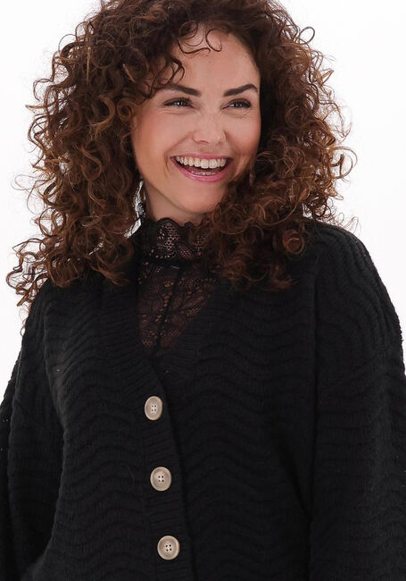 Schwarze Y.A.S. Strickjacke YASBETRICIA LS KNIT CARDIGAN - large
