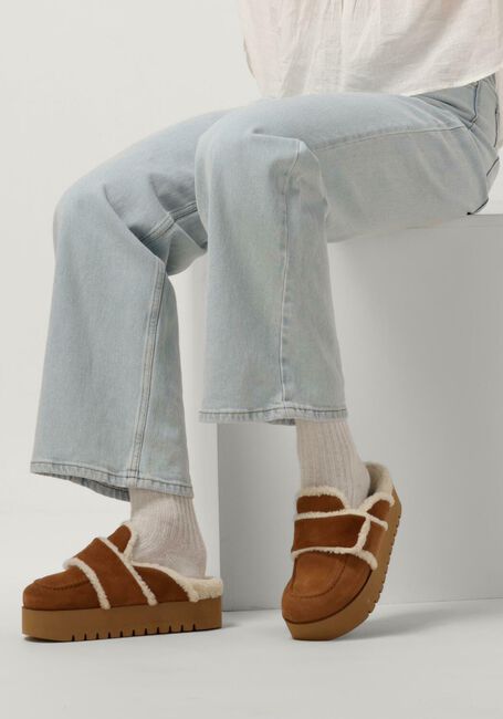 Cognacfarbene NUBIKK Hausschuhe TEDDY CHUNKY FUR - large