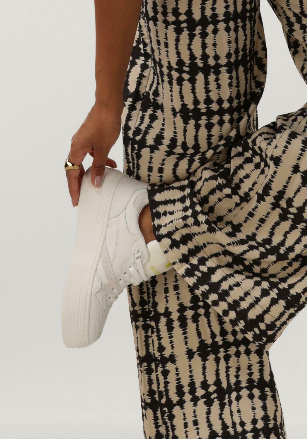 Wei&szlig;e VIA VAI Sneaker Low ISA BO - large