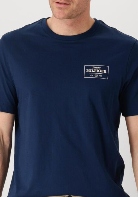 Blaue TOMMY HILFIGER T-shirt MONOTYPE PRINTED LABEL TEE - large