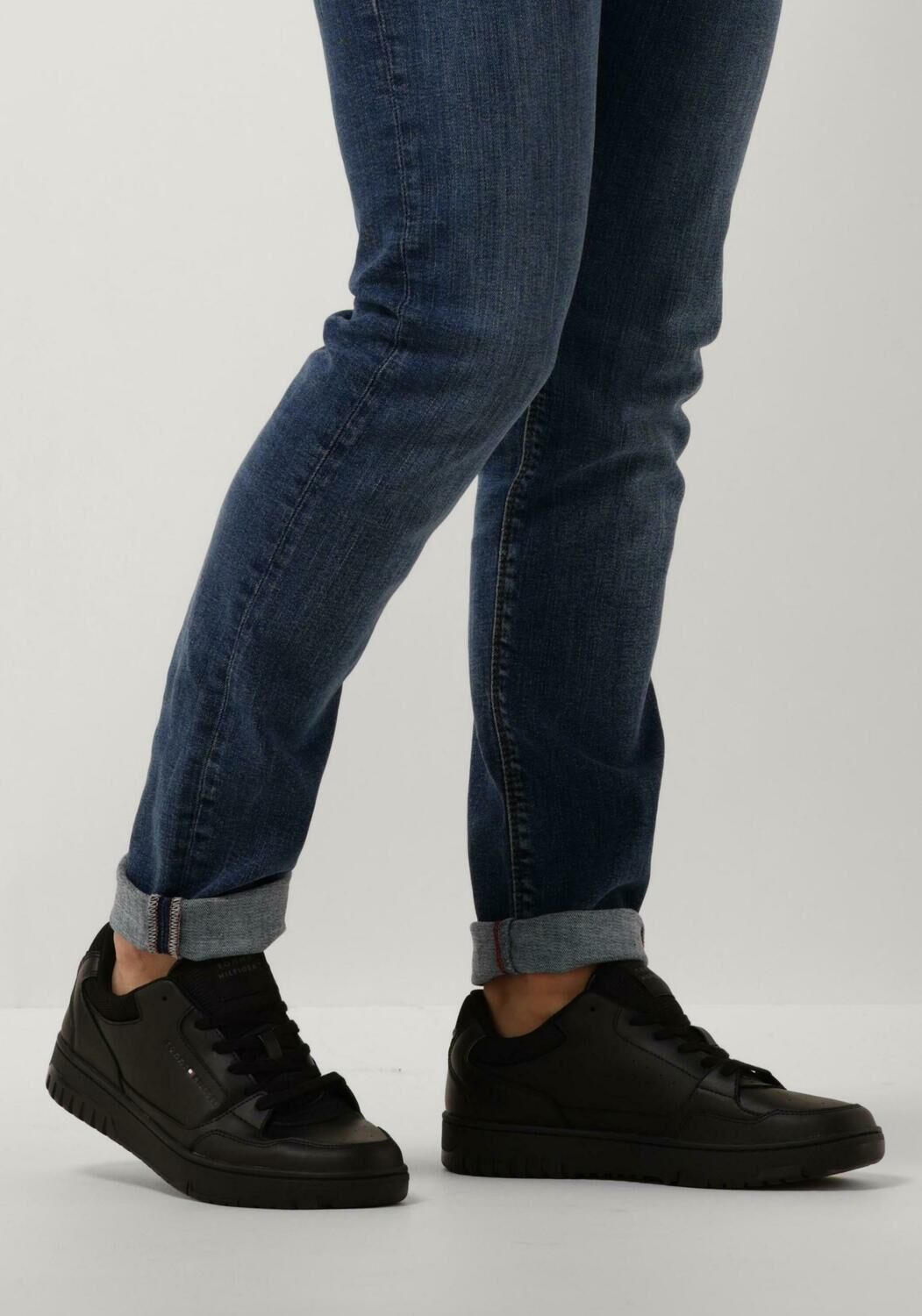 Schwarze TOMMY HILFIGER Sneaker Low TOMMY HILFIGER BASKET CORE ESS - large