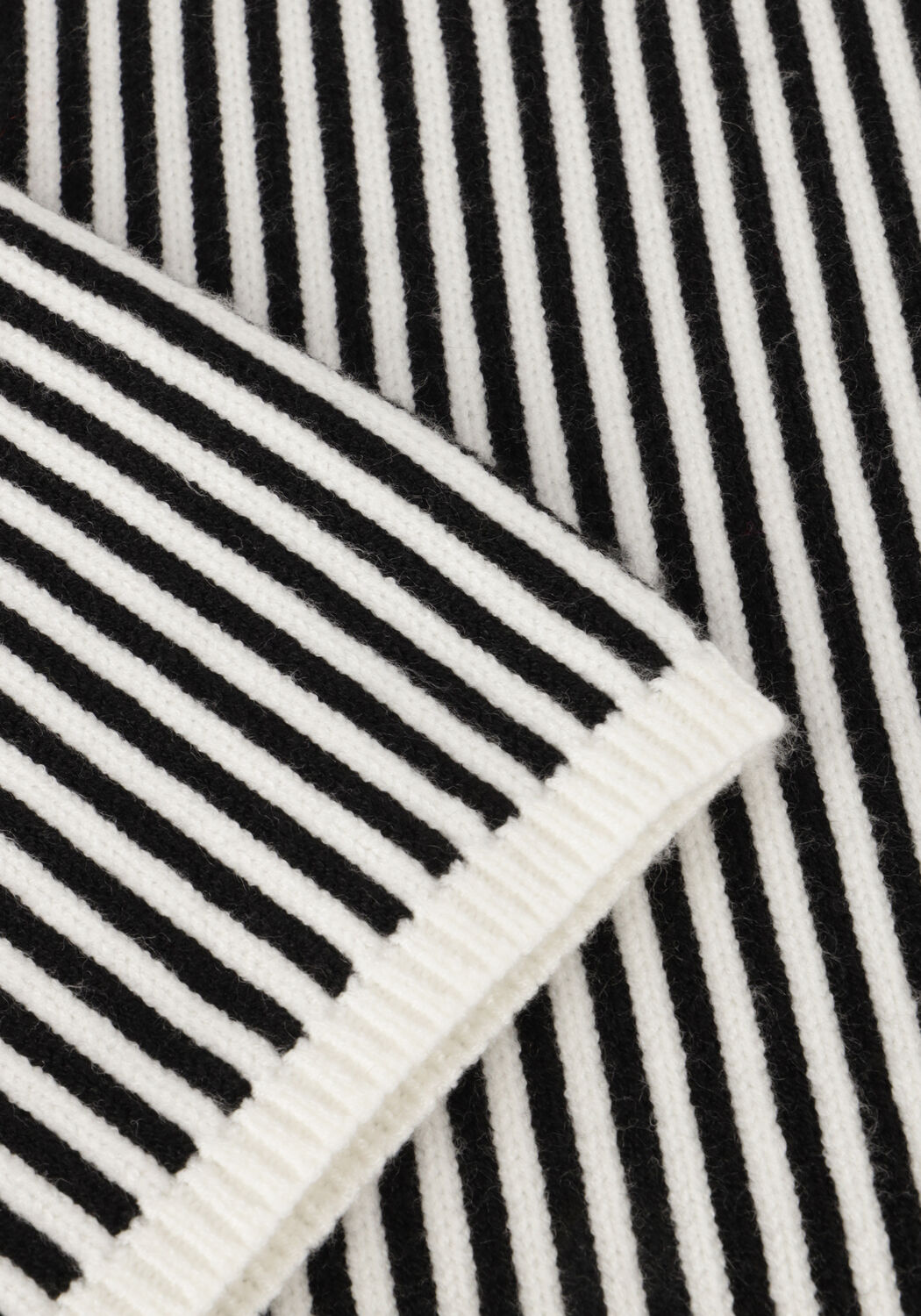 Schwarze EDITED Pullover NOHEA JUMPER - large