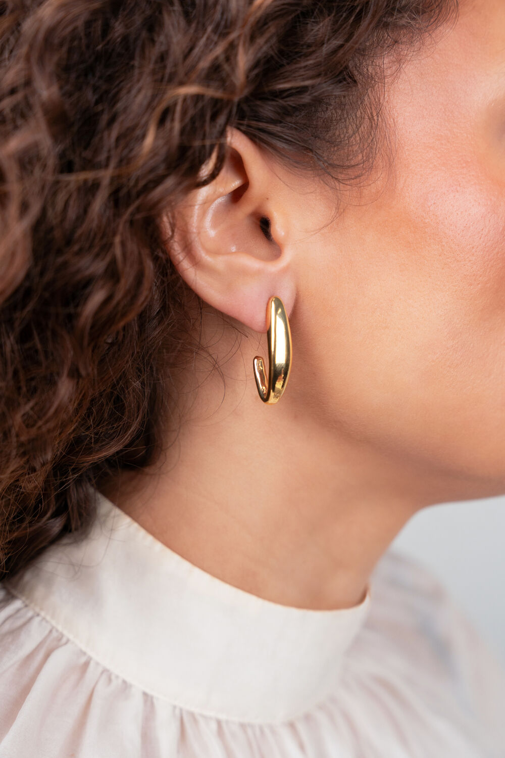 Goldfarbig LOTT. GIOIELLI Ohrringe CL EARRING CURVED OVAL CREOLE S - large