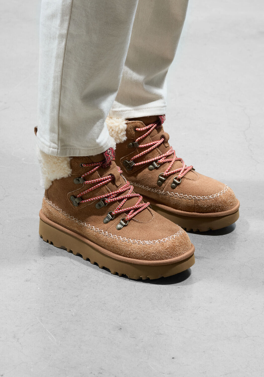 Cognacfarbene UGG Snowboots CLASSIC ALPINE LACE-UP - medium