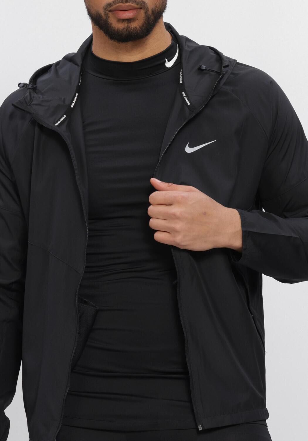 Schwarze NIKE T-shirt NIKE MILLER - large