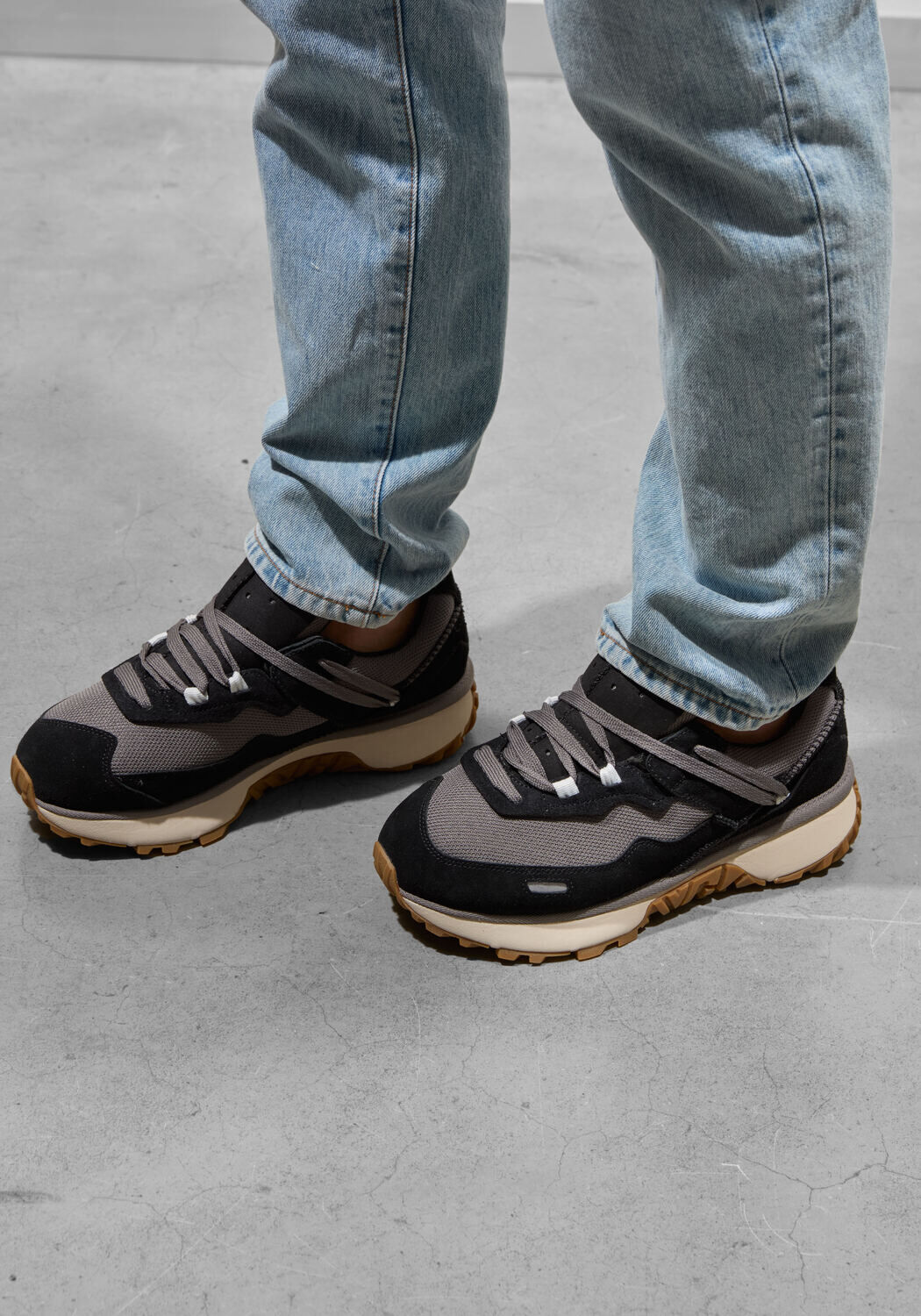 Schwarze UGG Sneaker M RETROFI LOW - large