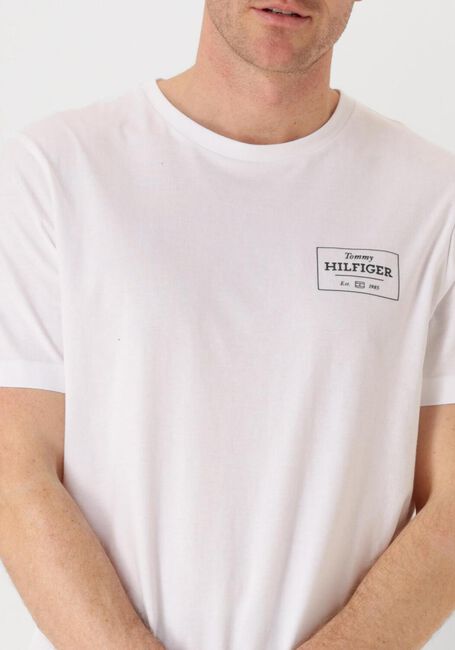 Weiße TOMMY HILFIGER T-shirt MONOTYPE PRINTED LABEL TEE - large