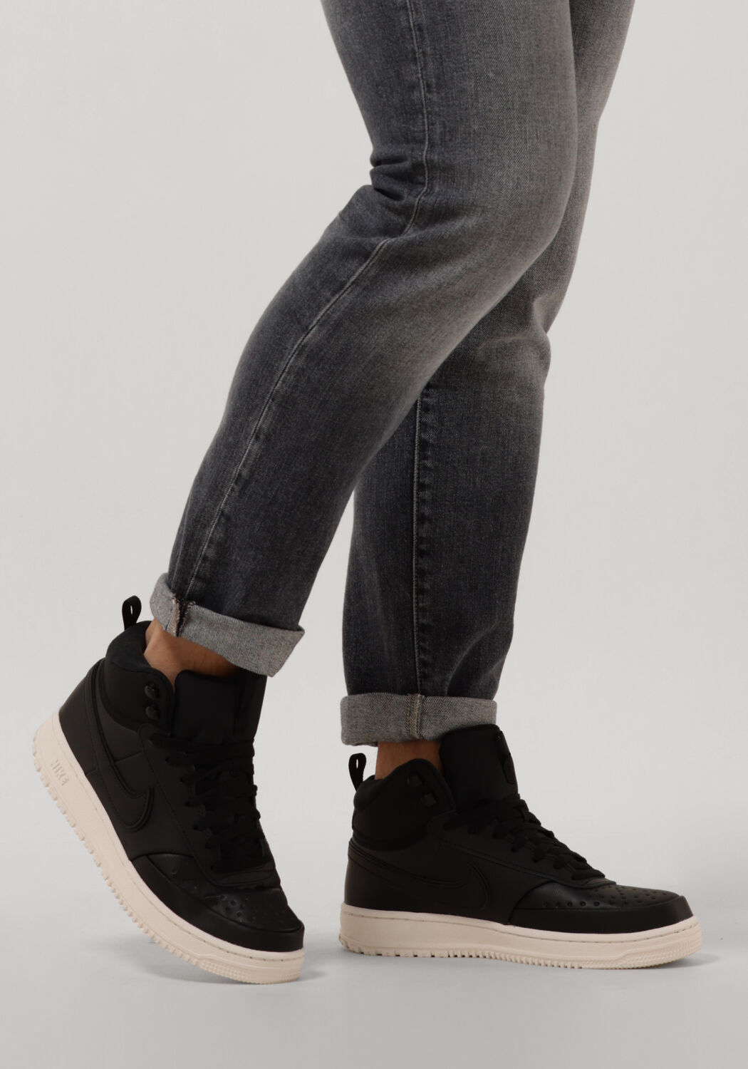 Schwarze NIKE Sneaker High COURT VISION MID MEN - large