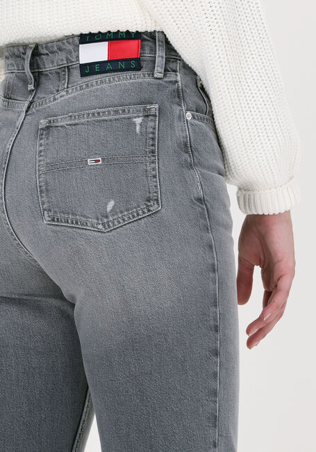 Graue TOMMY JEANS Mom jeans MOM JEAN UHR TPRD BE782 SVGRRG - large
