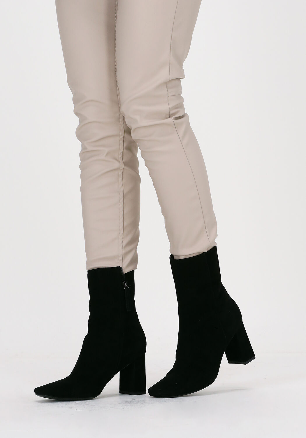 Schwarze BIBI LOU Stiefeletten 553T30VK - large