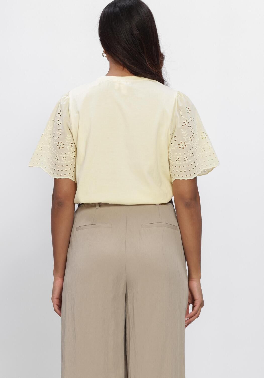 Gelbe Y.A.S. T-shirt YASLEX SS TOP W. EMB SLEEVES S. - large