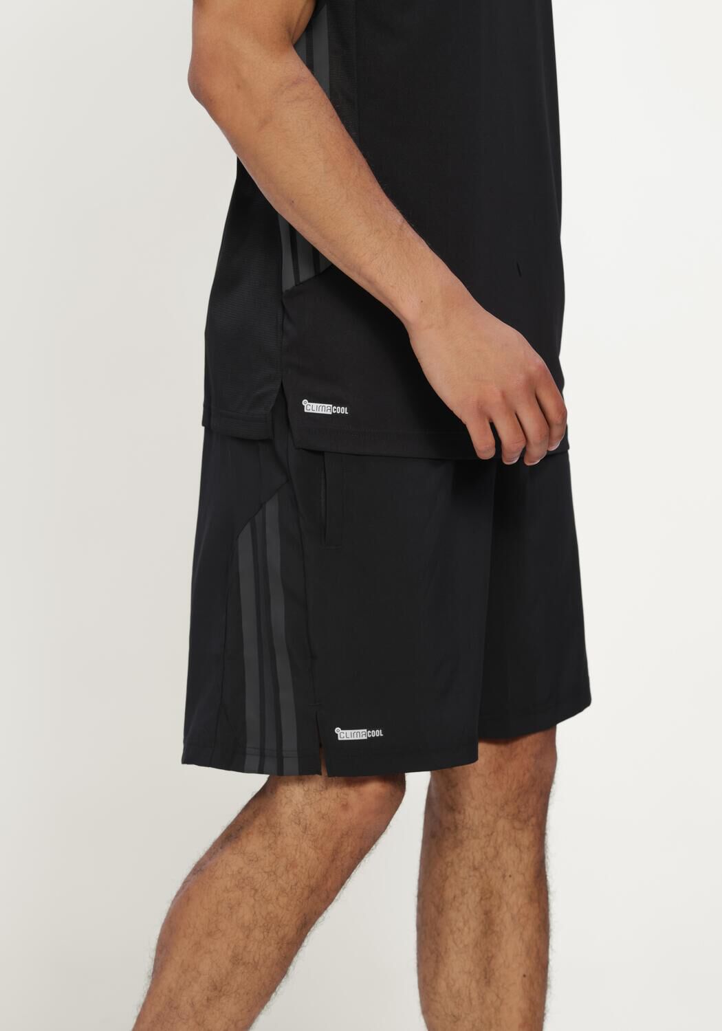 Schwarze ADIDAS Kurze Hose TECHESS 3S SHORT - large