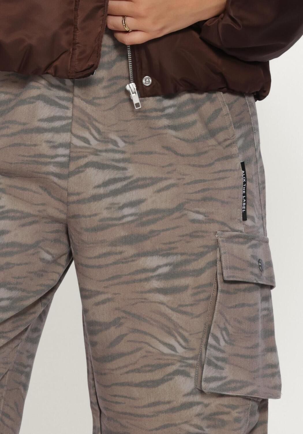 Schwarze ALIX THE LABEL Cargohosen LADIES WOVEN CARGO PANTS - large
