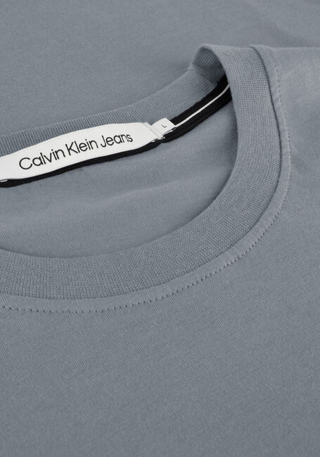 Graue CALVIN KLEIN T-shirt BADGE TURN UP SLEEVE - large