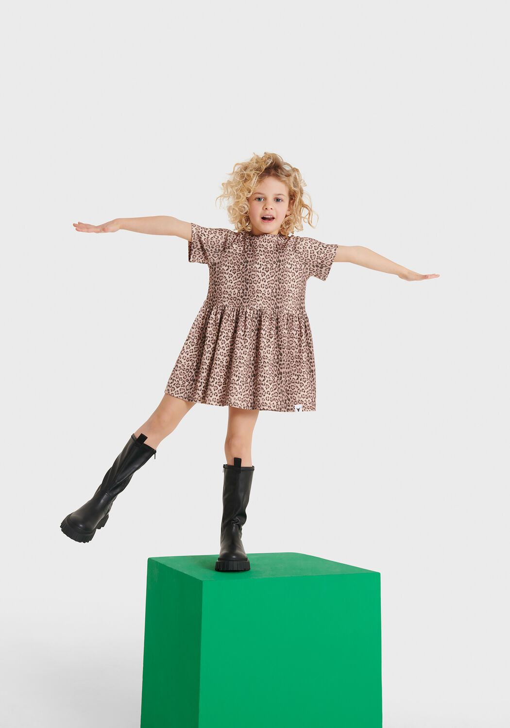 Braune ALIX MINI Minikleid KIDS KNITTED ANIMAL RIB DRESS - large