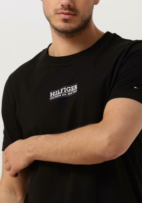 Schwarze TOMMY HILFIGER T-shirt SMALL HILFIGER TEE - large