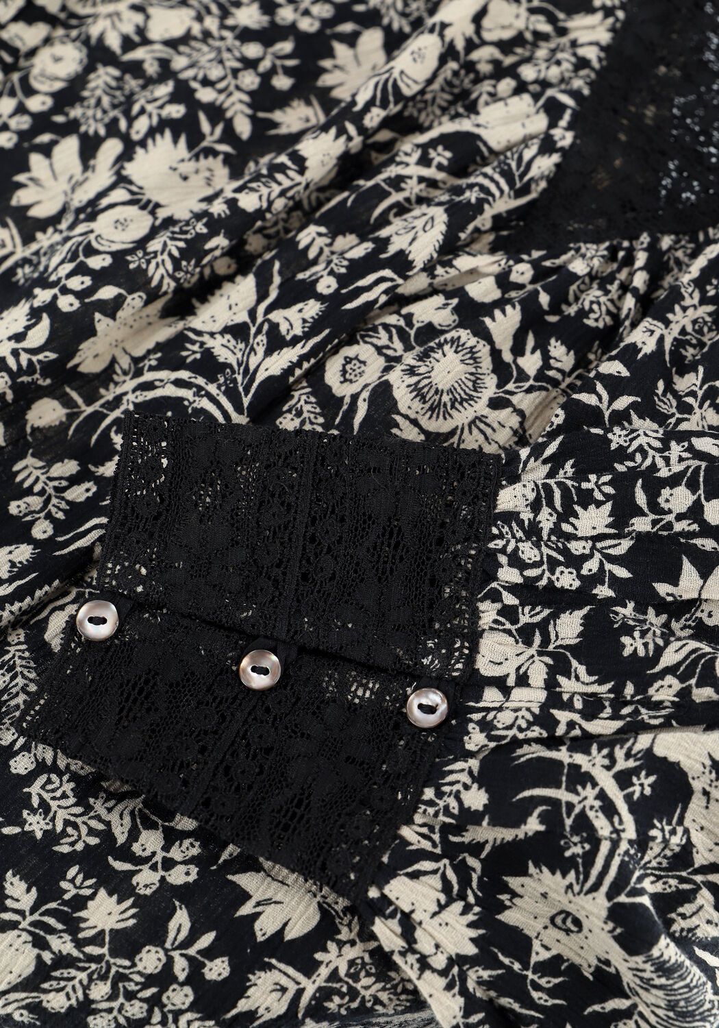 Schwarze ANTIK BATIK Blusen AMEL TEE - large