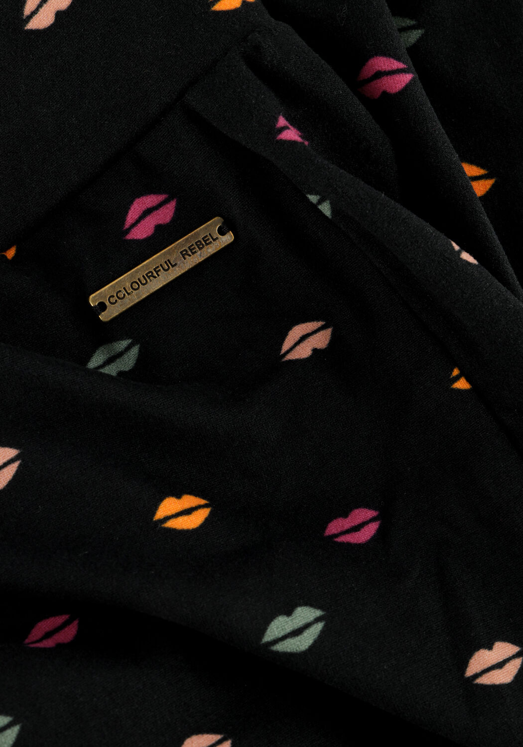 Schwarze COLOURFUL REBEL Schlaghose LIPS PEACHED FLARE PANTS - large