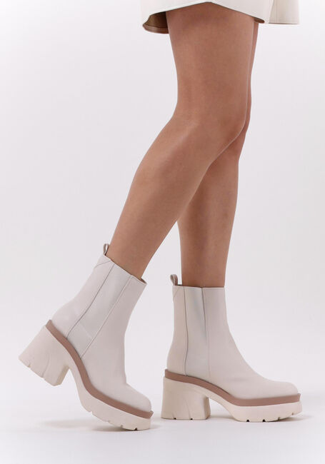 Weiße GUESS Chelsea Boots VANETA - large