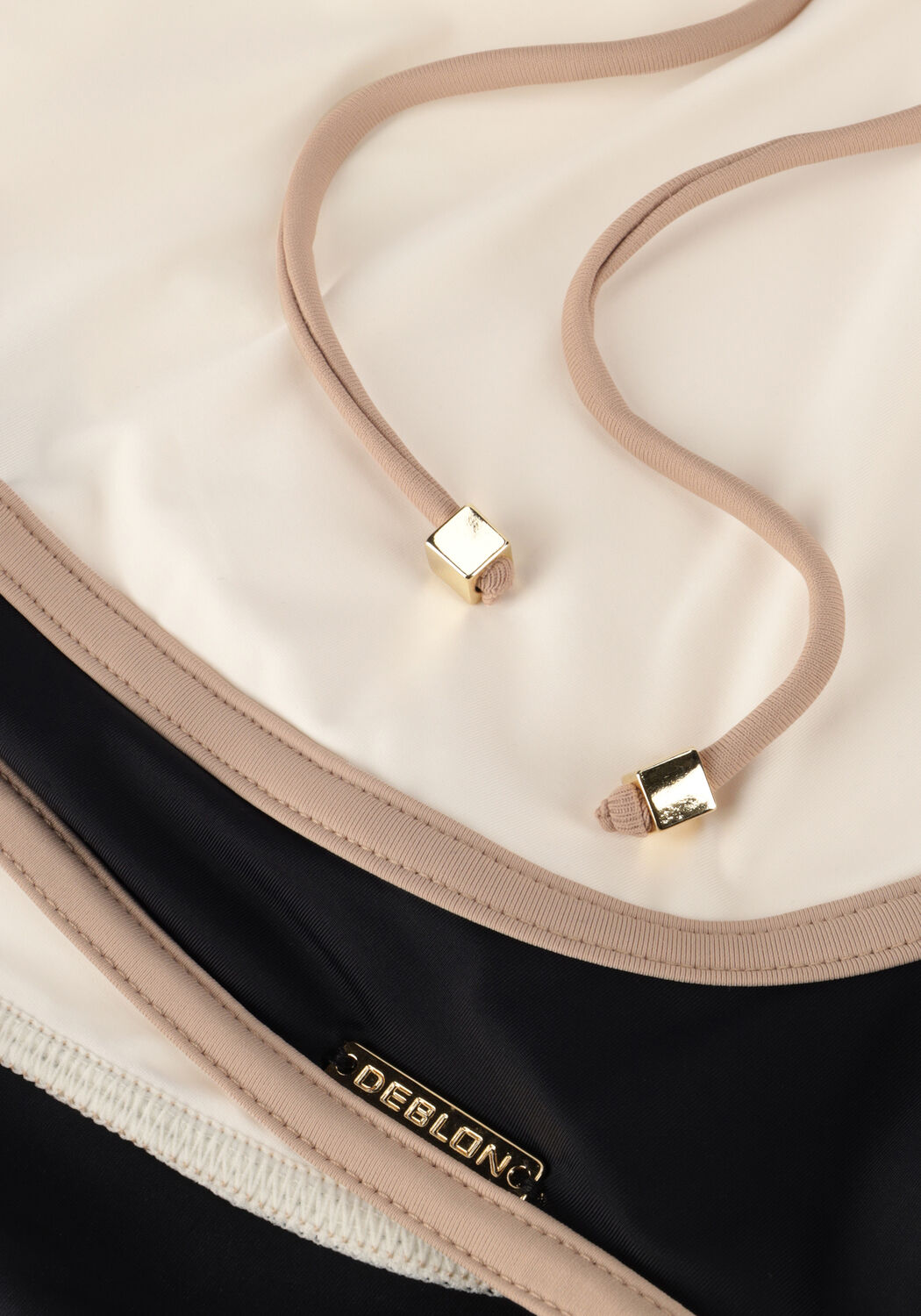 Schwarze DEBLON SPORTS Hosen KATE SHORT - large