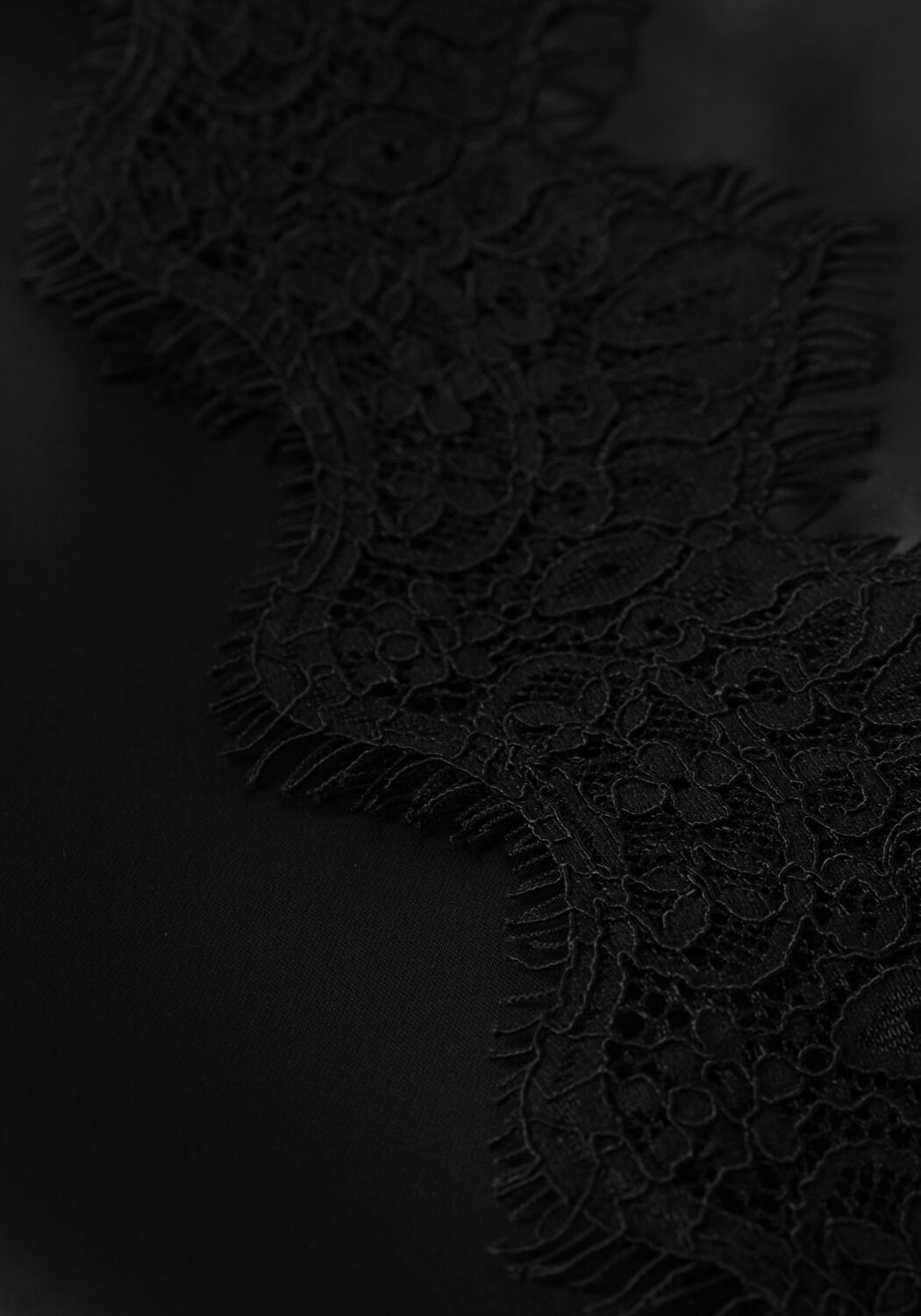 Schwarze HAUTE L'AMITI&Eacute; Kleider NAOMI ASYM LINGERIE DRESS - large