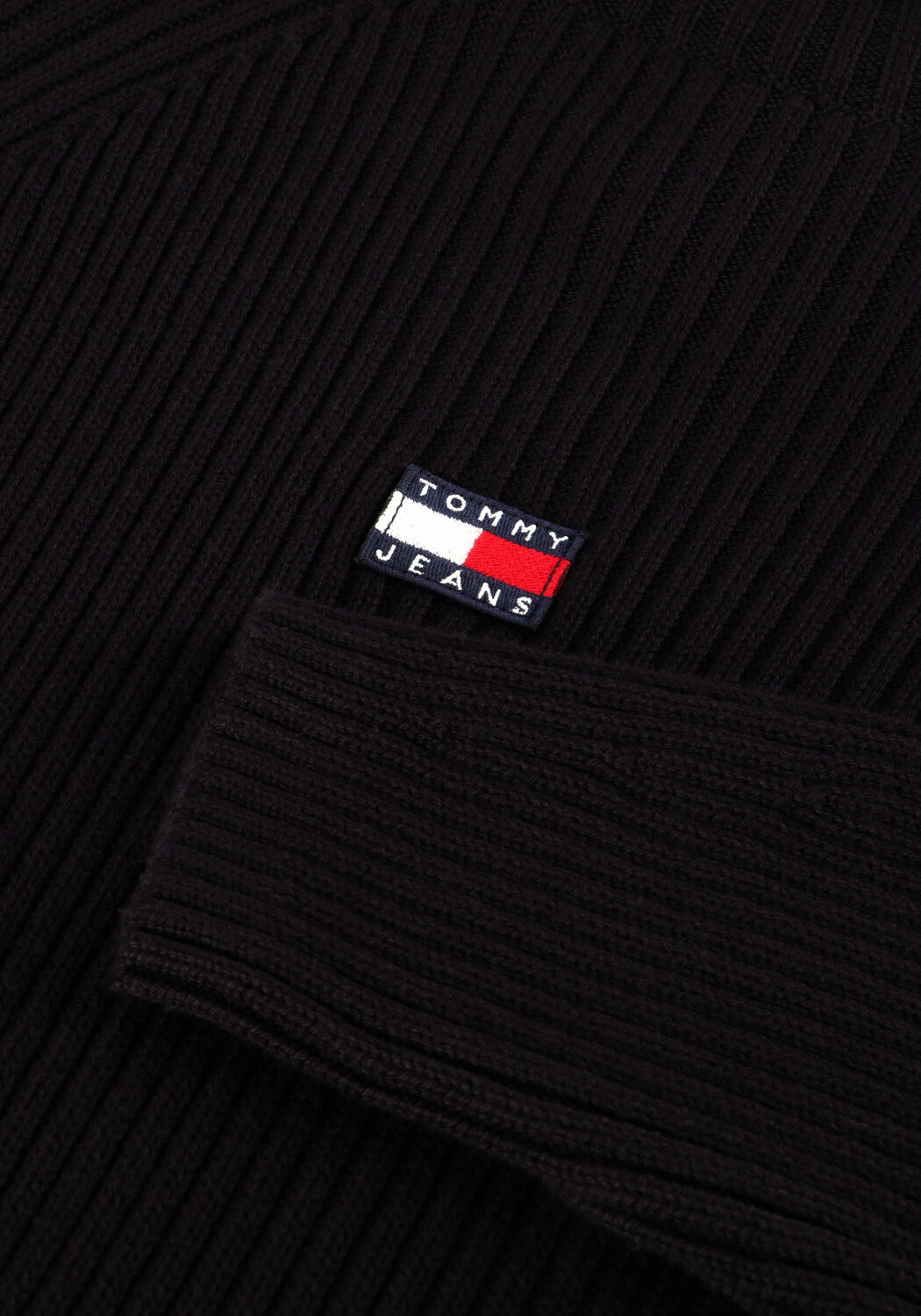 Schwarze TOMMY JEANS Midikleid TJW MOCKNECK BADGE SWEATER DRESS - large