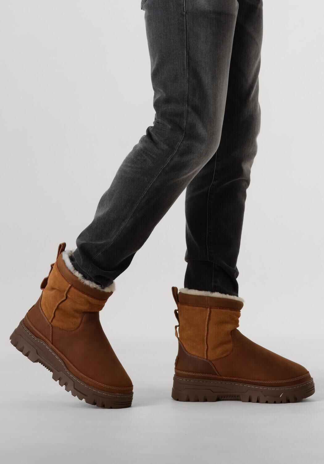 Cognacfarbene UGG Snowboots HERITAGE PULL ON TG - large