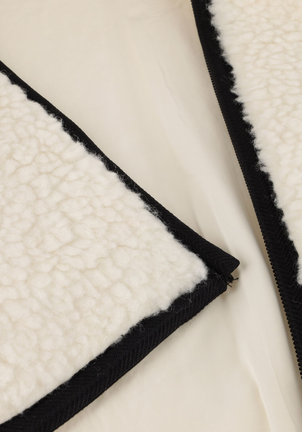 Beige TOMMY JEANS Strickjacke TJM REG BADGE TEDDY - large