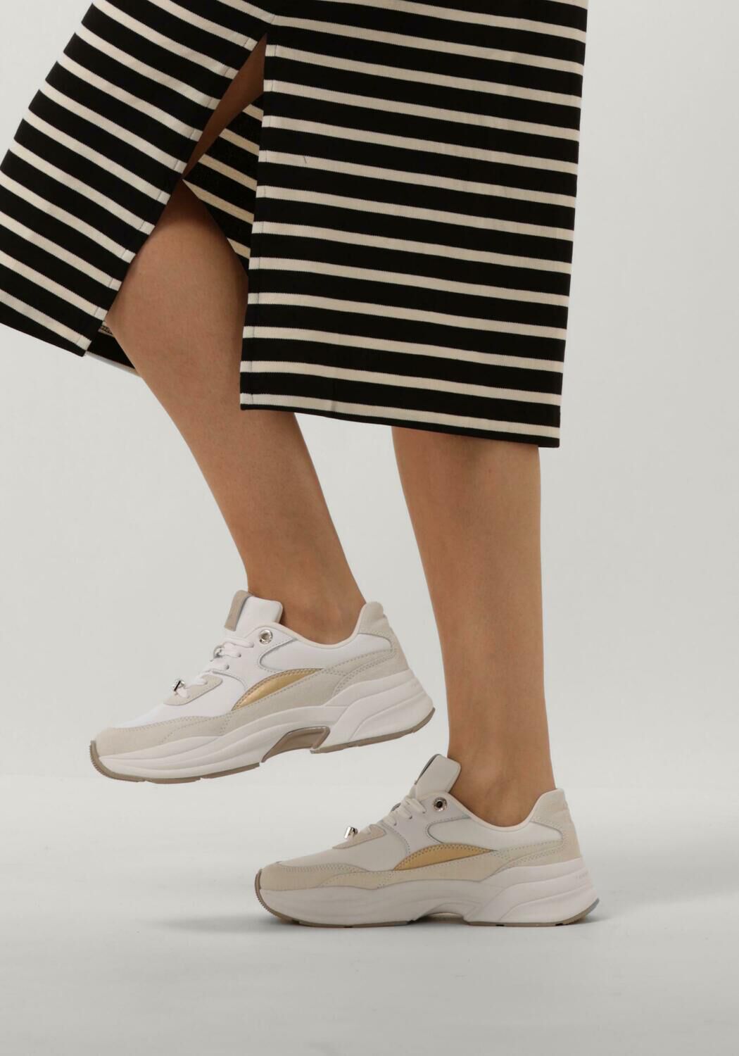 Wei&szlig;e TOMMY HILFIGER Sneaker Low CHUNKY FEMININE RUNNER HARDWARE - large