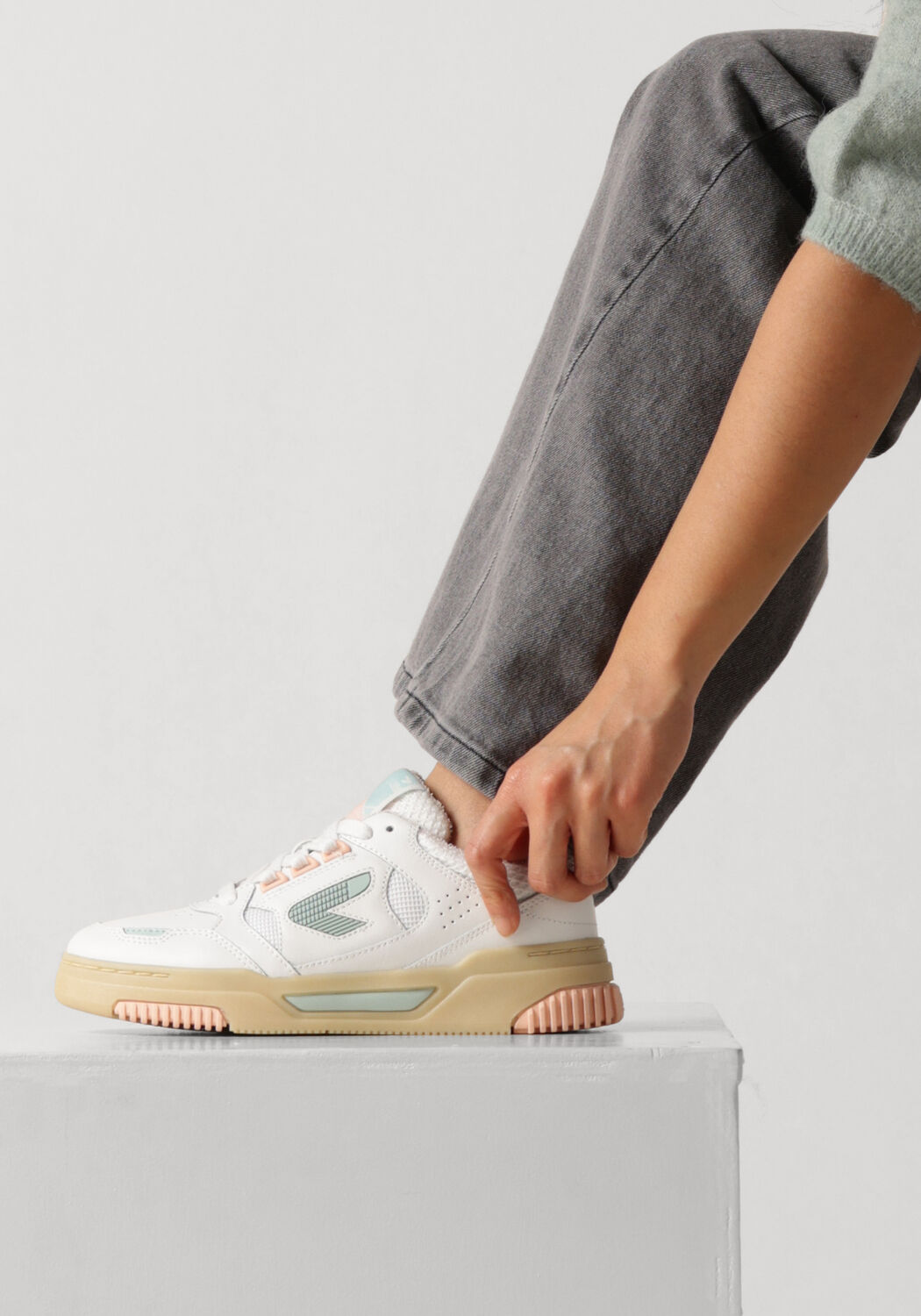 Wei&szlig;e HUB Sneaker Low THRILL - large