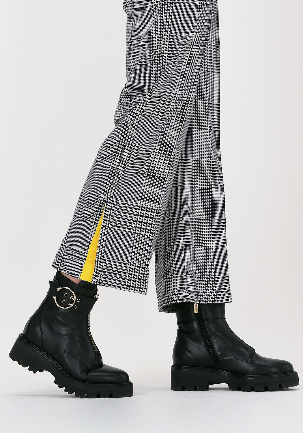 Schwarze NOTRE-V Boots 03-19 - large