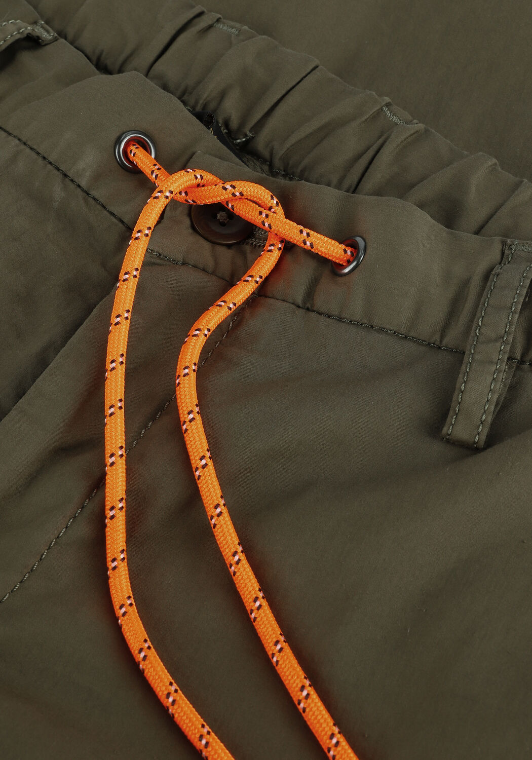 Gr&uuml;ne ALBERTO Chino JUMP - large