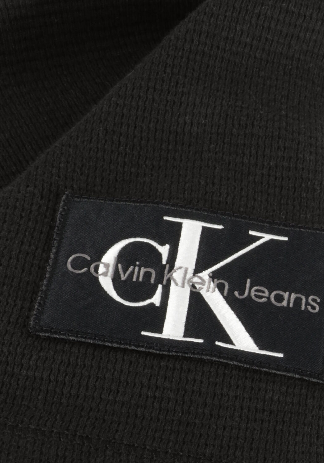 Schwarze CALVIN KLEIN T-shirt BADGE WAFFLE TEE - large